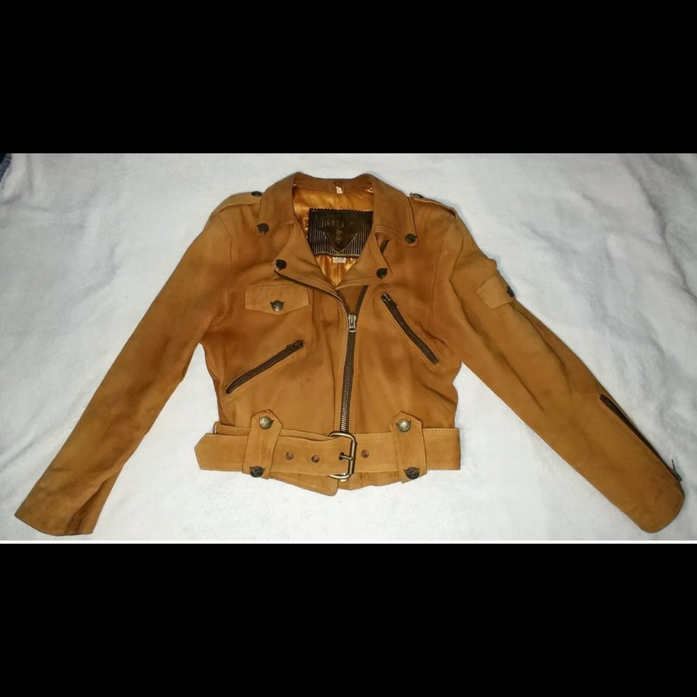 Beautiful Leather Jacket!💕